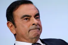 Carlos Ghosn rezignoval na funkce v Renaultu, firma zvolila jeho nástupce