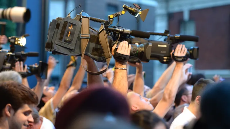 Zájem médií před nemocnicí St. Mary v západním Londýně