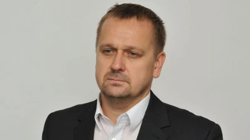 Rozhovor s komentátorem HN Petrem Fischerem