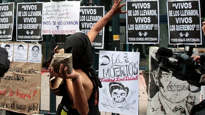 Demonstrace za pohřešované studenty v Mexiku