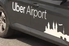 Uber sice vyhrál výběrové řízení, jeho řidiči ale zatím na pražské letiště nesmí