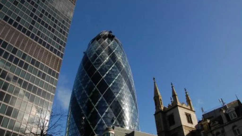 Budova zajišťovny Swiss Re, zvaná \"Okurka\"