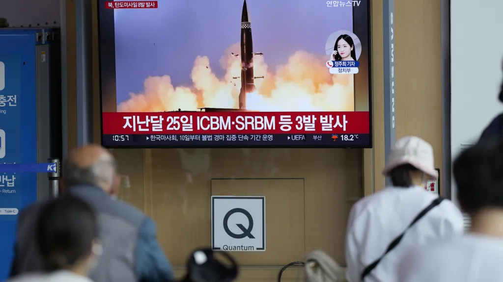 Jihokorejská televize informuje o vypálení severokorejských balistických střel