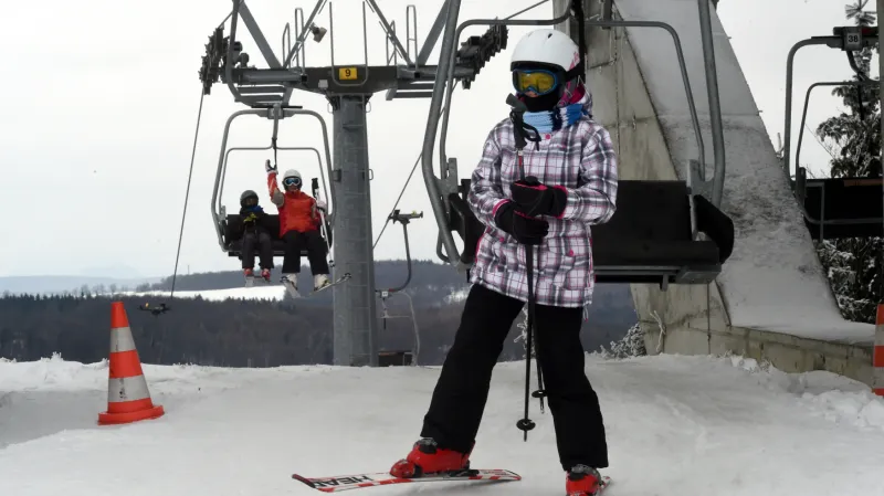 Odpojitelná dvousedačková lanovka