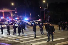 Los Angeles zavedlo kvůli protestům noční zákaz vycházení v centru města