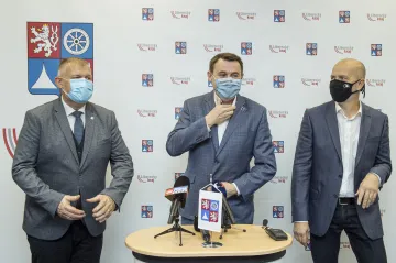 Půta pokračuje v čele Libereckého kraje, jeho Starostové mají smlouvu s Piráty a ODS