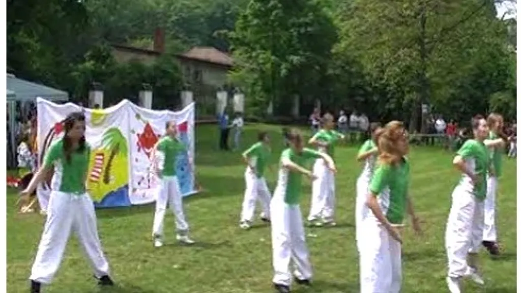 Taneční skupina při vystoupení