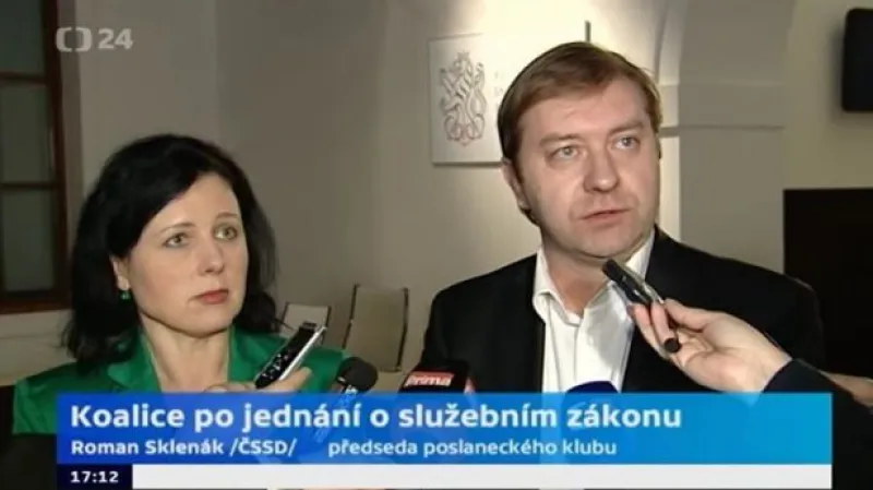 Koalice se shodla o služebním zákonu: Ministr z jedné strany, náměstek z jiné