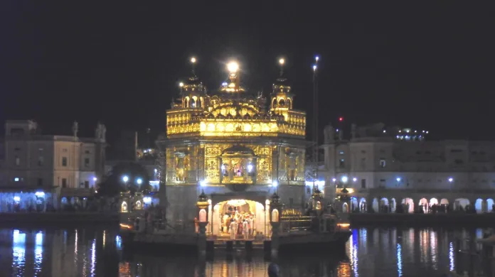 Zlatý chrám v noci