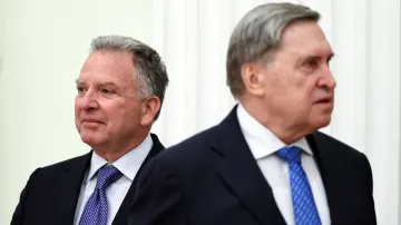 Zvláštní vyslanec amerického prezidenta Donalda Trumpa Steve Witkoff a poradce ruského vůdce Vladimira Putina pro zahraniční politiku Jurij Ušakov