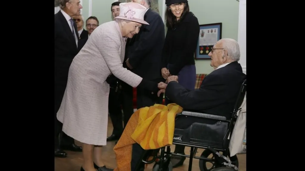 Královna Alžběta II. a Nicholas Winton