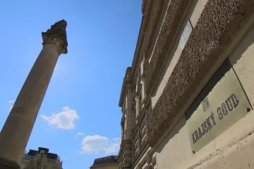 Doznal se a má závazky k rodině, zdůvodnil soud podmínku za opakované znásilnění nevlastní dcery