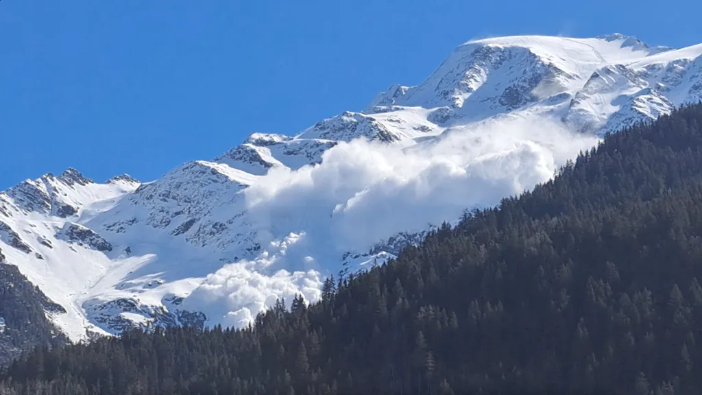 Lavina ve francouzských Alpách u Les Contamines-Montjoie