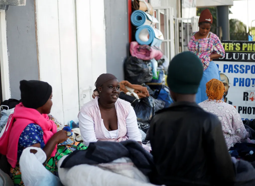 Ghana, Malawi, Mosambik, Nigérie a Zimbabwe v posledních několika týdnech organizují letecké či autobusové repatriace, k nimž se dobrovolně přihlásilo přibližně 3,5 tisíce cizinců