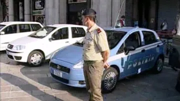 Italští vojáci pomáhají policejním hlídkám