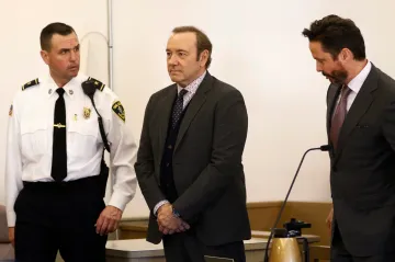Prokuratura stáhla obvinění herce Kevina Spaceyho ze sexuálního obtěžování mladíka
