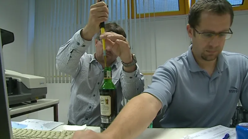 Odborníci zvladnou otestovat až 200 vzorků denně