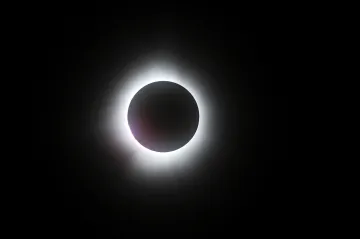 Úplné zatmění Slunce sledovali lidé od Mexika po Kanadu
