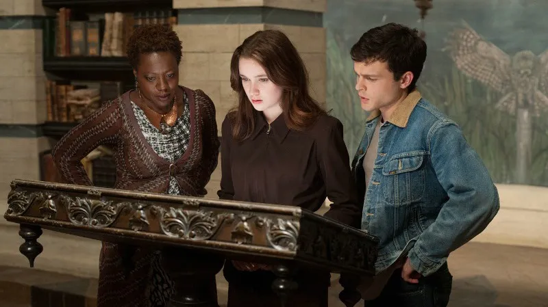 Nádherné bytosti / Viola Devisová, Alice Englertová, Alden Ehrenreich