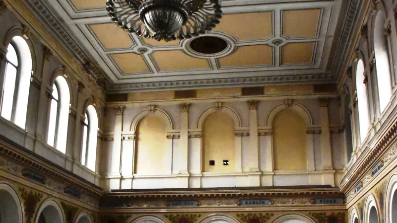 Sál budovy burzy masa v Pražské tržnici