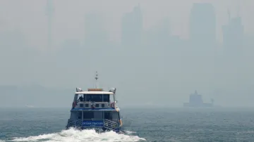 Přístav v Sydney zahalil dým