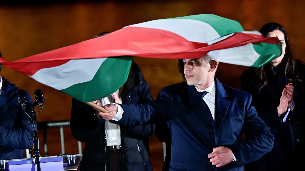 Péter Magyar na povolebním shromáždění Tiszy