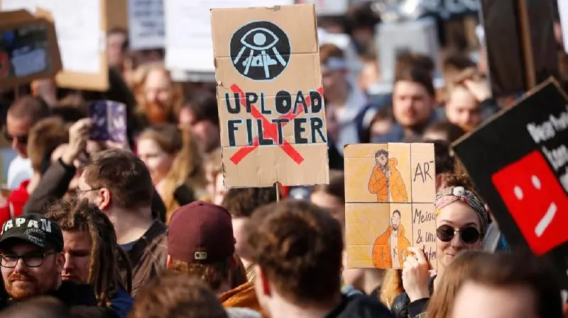 Protest proti reformě autorských práv na internetu v Berlíně