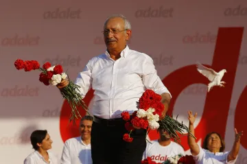 Videa z opotřebované kuchyně. Kilicdaroglu chce v neděli Erdogana porazit klidem a skromností