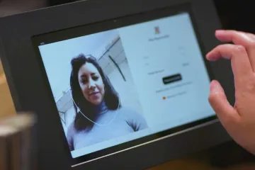 Mastercard testuje platby úsměvem. Biometrická data jsou na to příliš cenná, komentuje expert