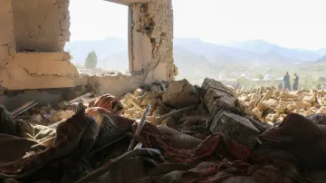 Zničená budova v Afghánistánu po leteckém útoku, který podle Talibanu provedly pákistánské bezpečnostní síly, 29. června 2026