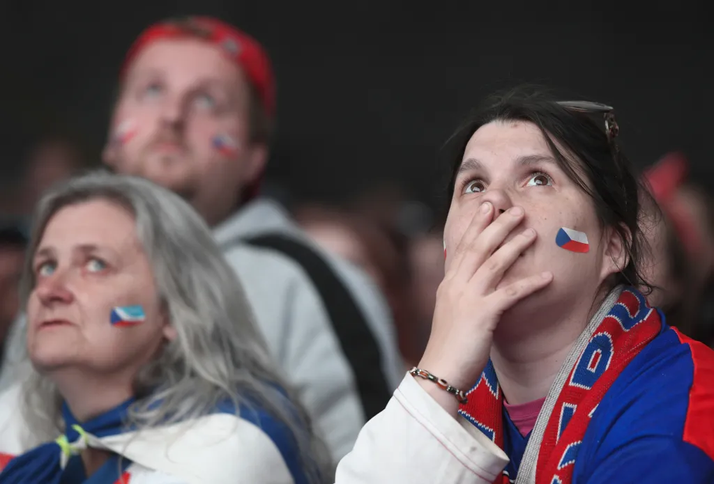 Fanoušci hokeje sledují boje o medaile i na Staroměstském náměstí v Praze