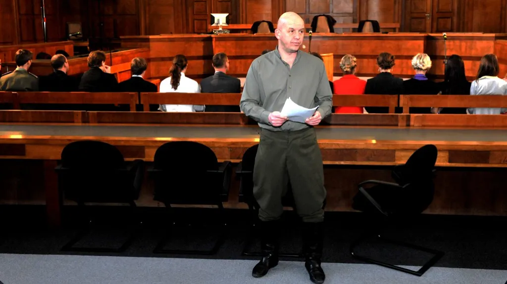 Herec Pavel Nečas v rekonstrukci politického procesu s pilotem Bryksem