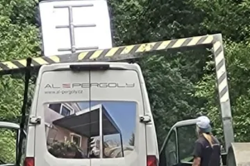 Na mostě u Litovle se často bourá, místo mají ochránit speciální konstrukce