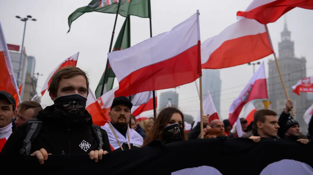 Polského pochodu se zúčastnili i stoupenci krajní pravice