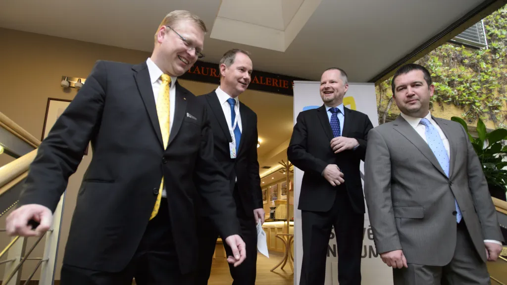 Bělobrádek, Gazdík, Fiala a Hamáček na sněmu STAN