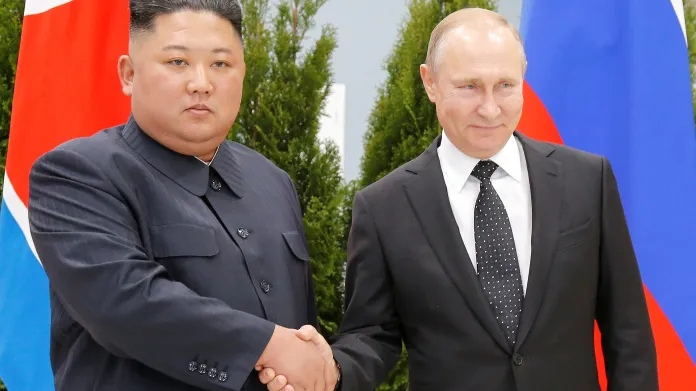 Kim Čong-un a Vladimir Putin během historicky prvního setkání v dubnu 2019