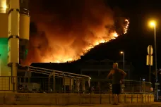 Plameny už olizují Split, do Černé Hory dorazí hasicí letouny z ciziny
