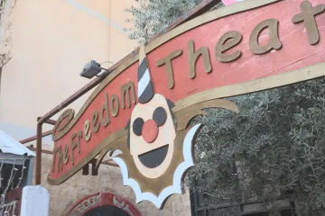 Někteří Palestinci na Západním břehu hledají útěchu v umění