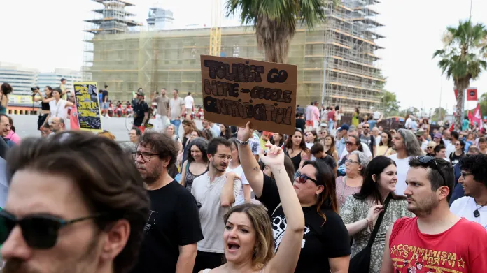 Červencové protesty proti masovému turismu v Barceloně