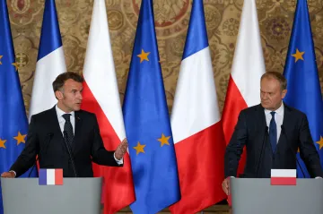 Macron jednal s Tuskem o spolupráci v obraně