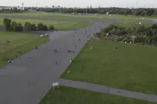 Hra o plochu někdejšího letiště Tempelhof pokračuje. Radnice chce na okraji rekreačního areálu stavět