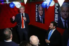 Wilders s převahou vyhrál volby v Nizozemsku. Čeká ho ale náročné hledání koaličních partnerů