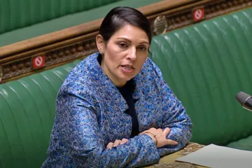 Velká Británie zpřísní azylový systém, oznámila ministryně vnitra