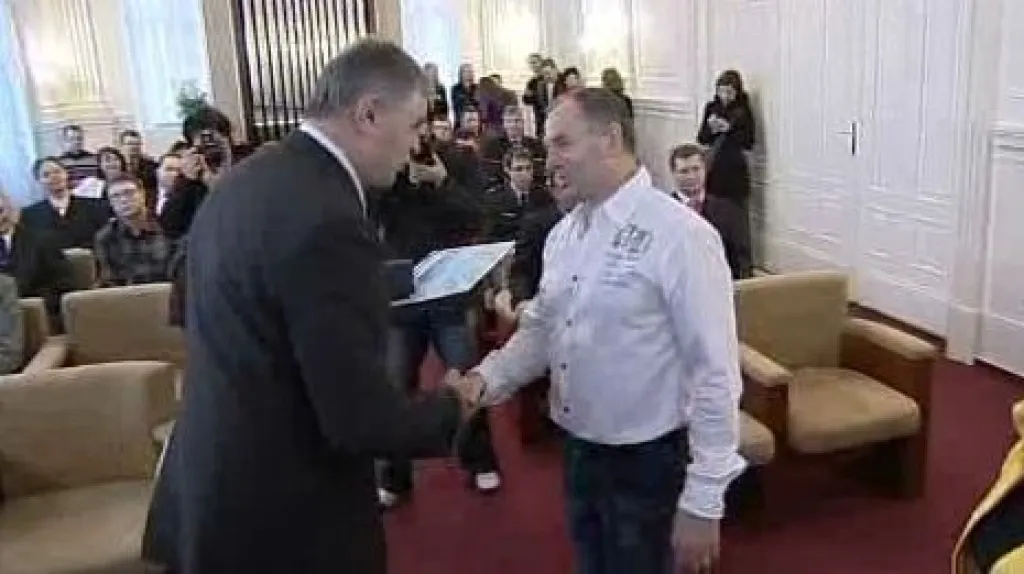 Předávání ceny za hrdinství