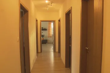 Ceny bytů výrazně neklesnou, krátkodobě asi zlevní nájmy, odhaduje asociace