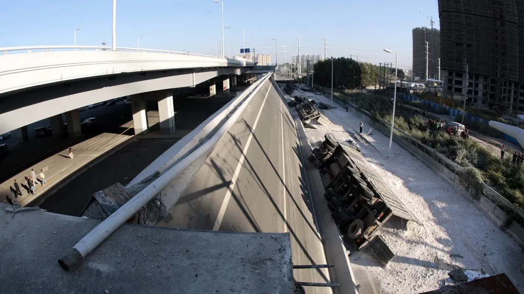 Pád mostu v čínském Charpinu