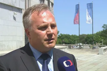 Šéf rozvědky prý o sledování Radky Nečasové nevěděl