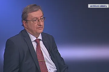 Univerzita Karlova se distancovala od posudků profesora Jelínka. Označil je jménem fakulty