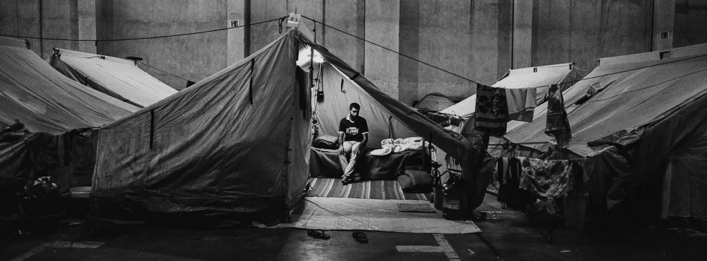 Přijímací a identifikační středisko Moria na ostrově Lesbos ve východní části Egejského moře bylo největším uprchlickým táborem v Evropě, dokud v září 2020 nevyhořelo při požáru