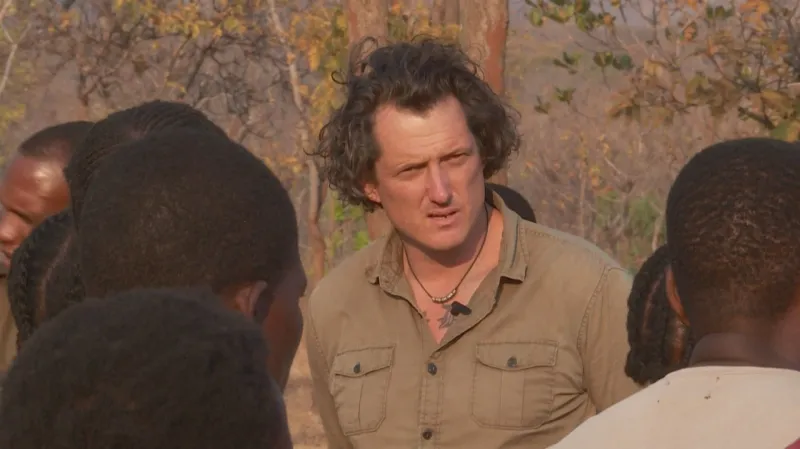 Damien Mander trénuje africké dobrovolníky